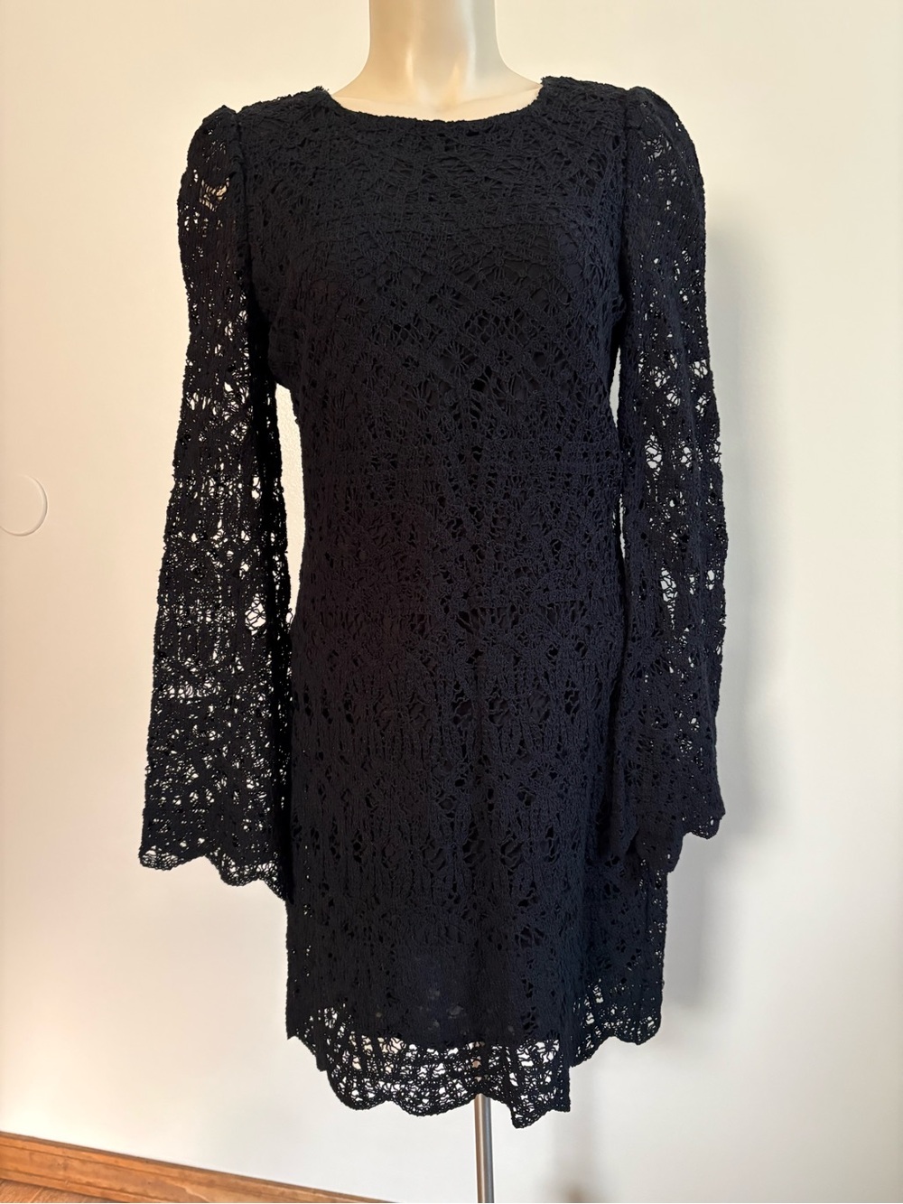 NWT Saltwater Luxe Black Lyndie Bell Sleeve Crochet Lace Mini Dress Size Medium
